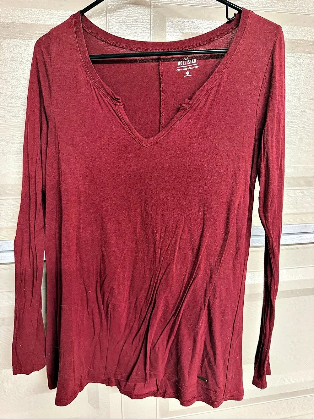 Hollister Long Sleeve V-Neck Top in Red Size Small